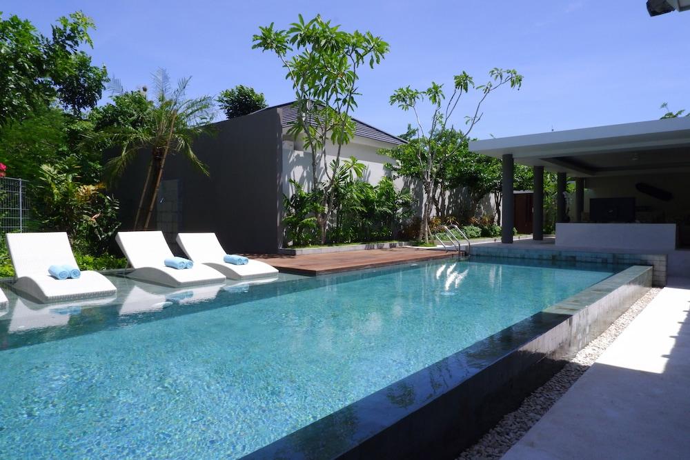 Cross Bali Breakers Hotel Jimbaran  Ngoại thất bức ảnh