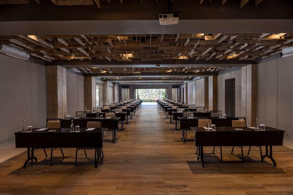 Cross Bali Breakers Hotel Jimbaran  Tiện nghi bức ảnh